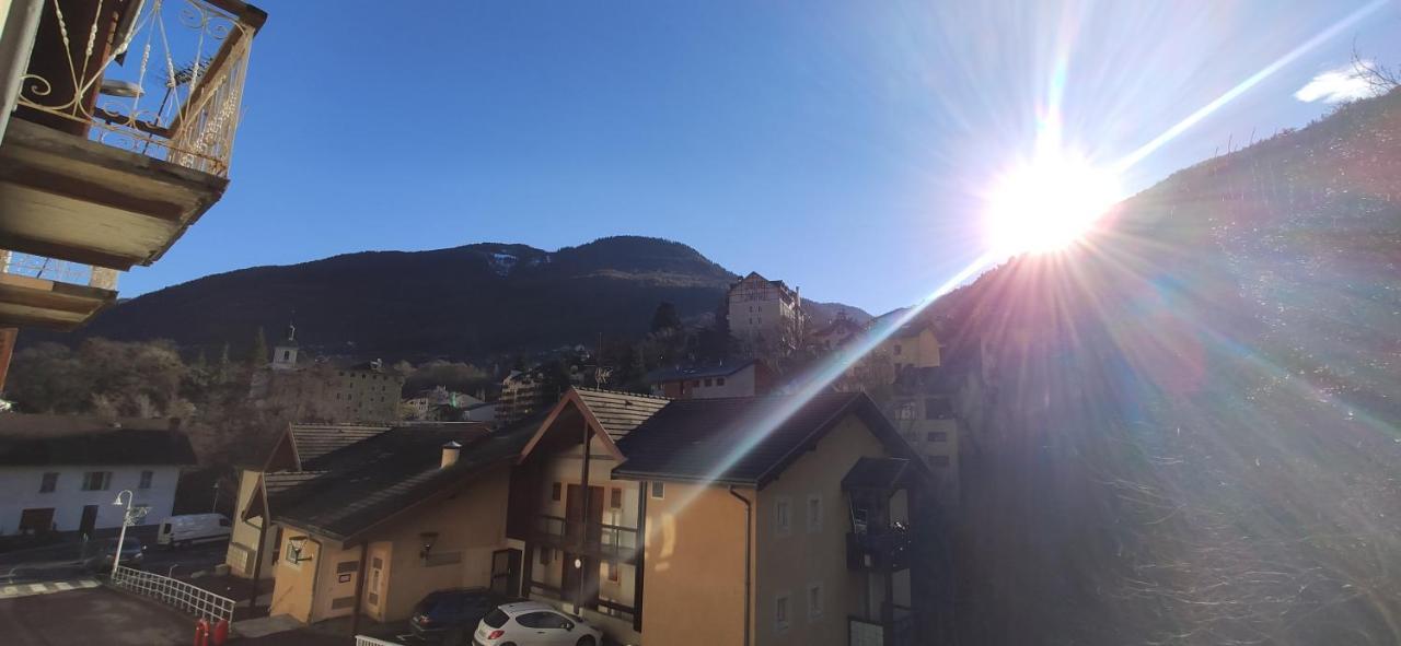 Joli appartement rénové avec terrasse Brides-les-Bains Esterno foto